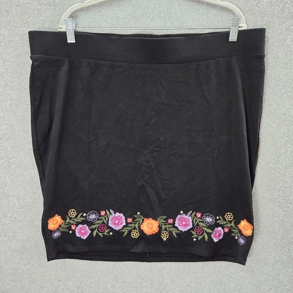 Torrid Women‎ Skirt 3 Black Floral Embroidered Hem Ponte Mini Pencil Studded NWT